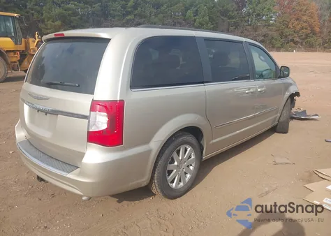 2016 Chrysler Town & Country Touring z USA, uszkodzony, nr VIN 2C4RC1BG8GR213163